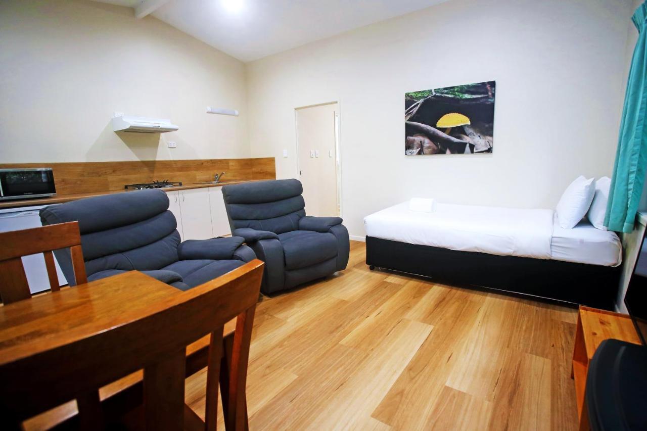 Chambers Wildlife Rainforest Lodges Lake Eacham Exterior photo