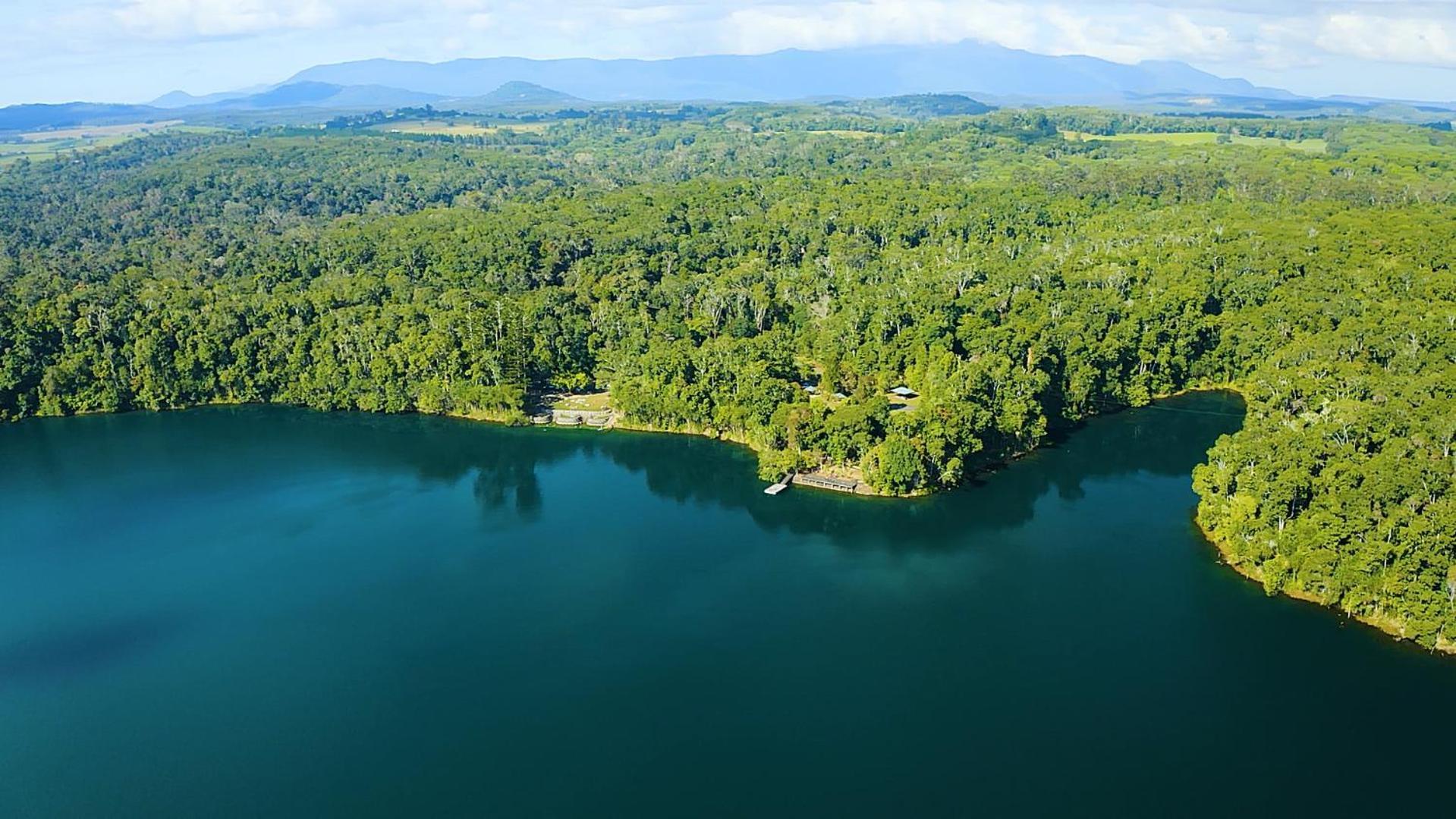 Chambers Wildlife Rainforest Lodges Lake Eacham Exterior photo